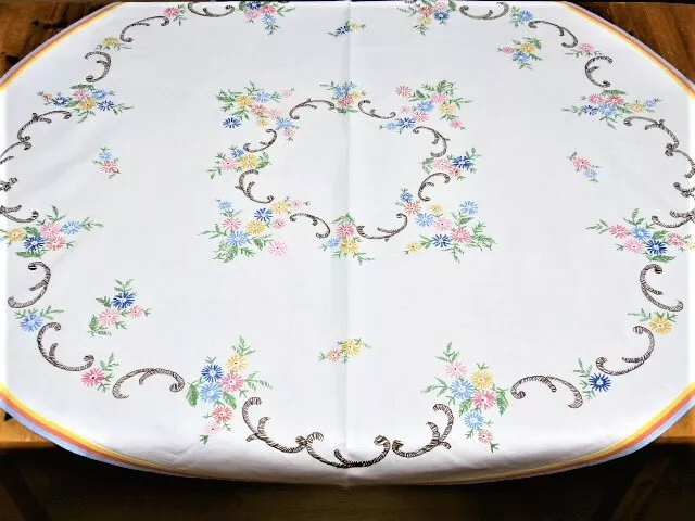 Hübsche weiße ovale Tischdecke mit Blumenstickerei braune Ornamente 114x122