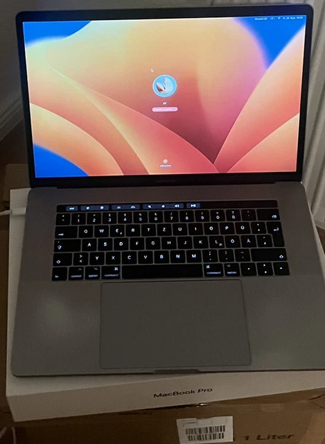 Apple MacBook Pro 15"" (512 GB SSD, Intel Core i7 7. Gen., 3,90 GHz, 16 GB RAM) Apple MacBook Pro 15"" (512 GB SSD, Intel Core i7 7. Gen., 3,90 GHz, 16 GB RAM)