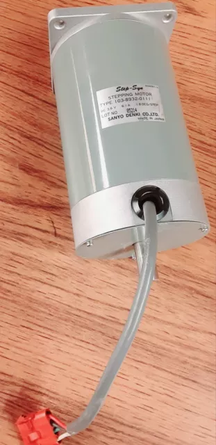 Sanyo Denki 103-8932-0111 Step-Syn 3.6V-DC 6.1A 1.8DEG/STEP Motor paso a paso