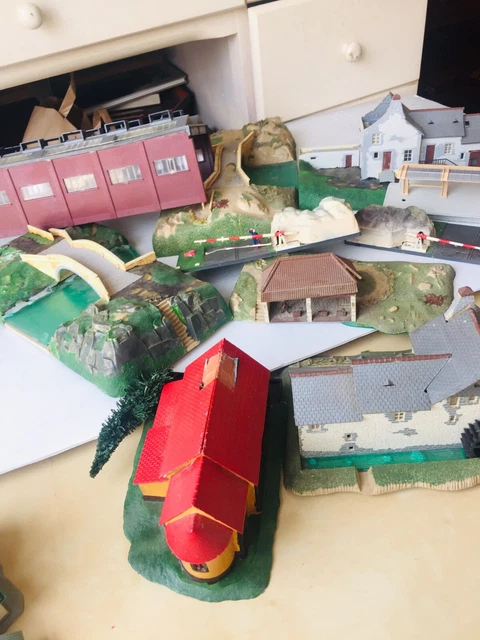 Lot De 8 Elements de décors Maisons Moulin ( Pas De moteur) Jouef  HO a Rénover