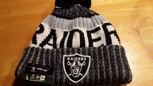 Oakland Raiders Men's 2017 NFL New Era Sideline Sport Knit Hat