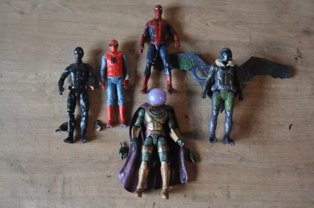 Marvels Spiderman figure collection including Spiderman, Vulture and Mysterio