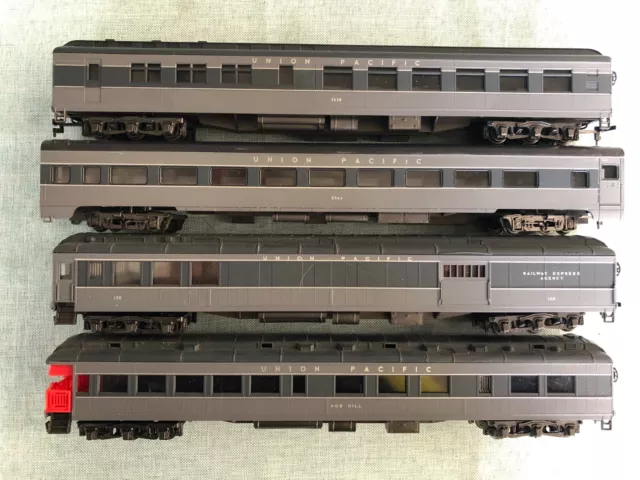 4 Different Ihc Union Pacific Carriages In Like New Condition As Pictured