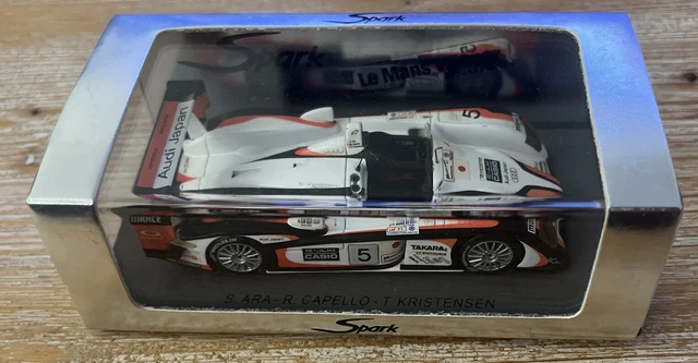 Audi R8 24h Du Mans 2004 - Miniature 1/43 IXO 24LM07 Avec Boîtier Et Présentoir