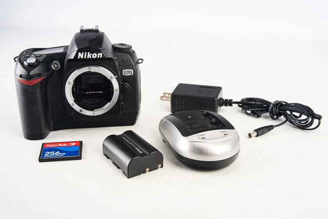 Nikon D70 6.1MP Digital SLR Camera Body with 256MB CF Card Battery & Charger V13