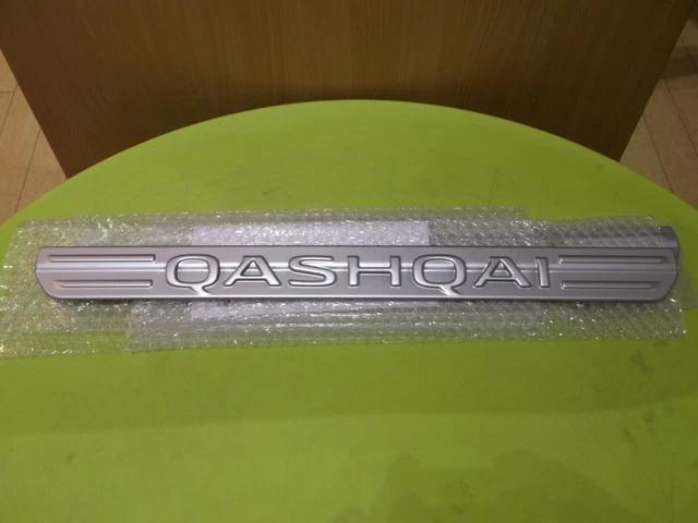 Nissan Qashqai (2014 -2017) Entry Guards - Illuminated (Front Only) KE9674E505
