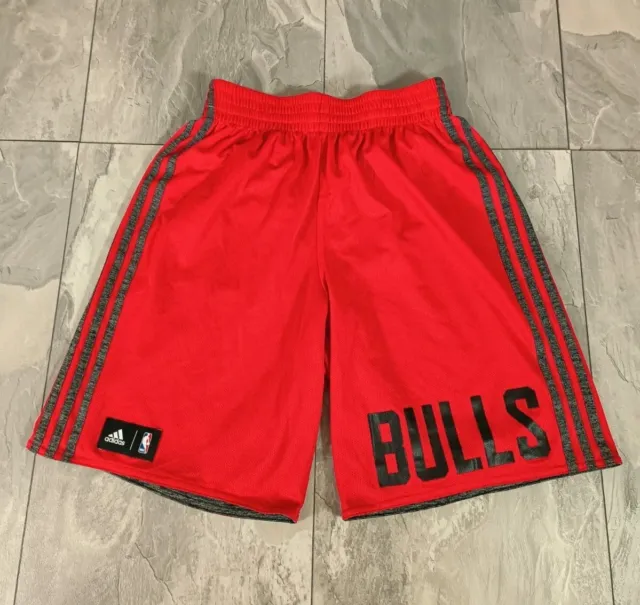 Chicago Bulls Adidas Mens Reversible Basketball Shorts / Size M / Red & Grey