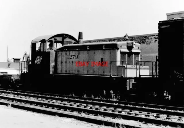 Photo  Chicago And North Western Railroad Emd  Engined Bo-Bo No 1279 At Green Ba