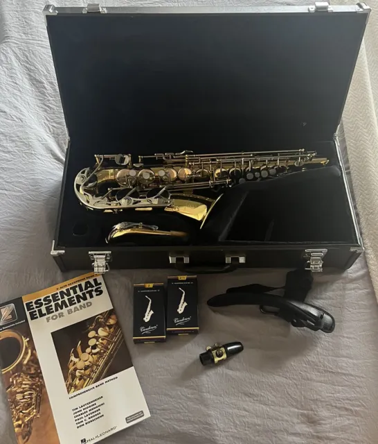 Yamaha YAS-23 ALTO SAX Alto Saxophone With Strap, Book and Reeds - Used
