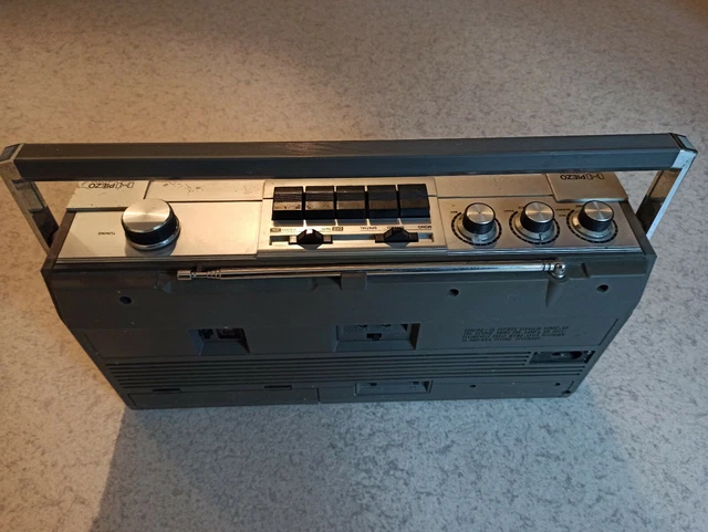 Transistor radio-cassette stéréo vintage années 80 RADIOLA FM-LW-MW (fonctionne) 3