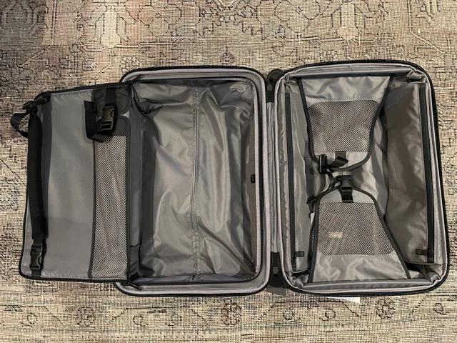 Tumi Alpha 3, 22" International Expandable 4 Wheeled Carry-On, Black 1171541041 4
