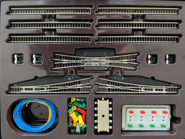 Marklin 8194 Z-SCALE  T3 Yard Track  Expander Set, with three electric switches