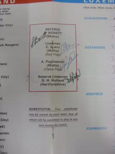 30/03/1977 Autographed Programme: England v Luxembourg [At Wembley] - 4 Signatur
