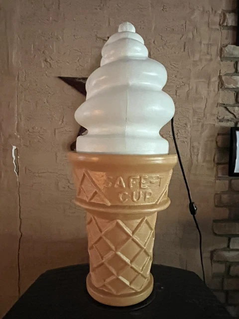 Safe T Cup 26” Vanilla Ice Cream Cone Blow Mold White Swirl - Tested & Works