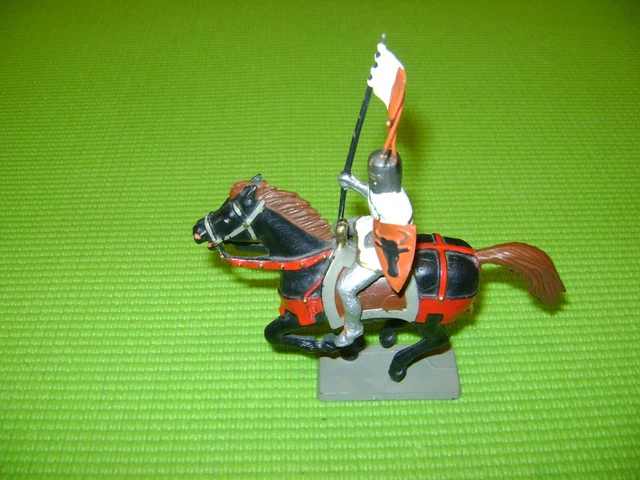 STARLUX MOYEN AGE 6002 CHEVALIER COMBATTANT AVEC ECU CROISE