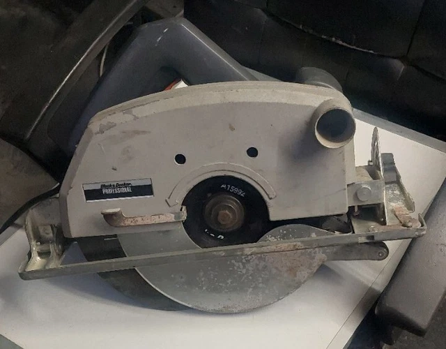 BLACK AND DECKER Circular Saw Model BD227 550 Watts 5 1 2 inch