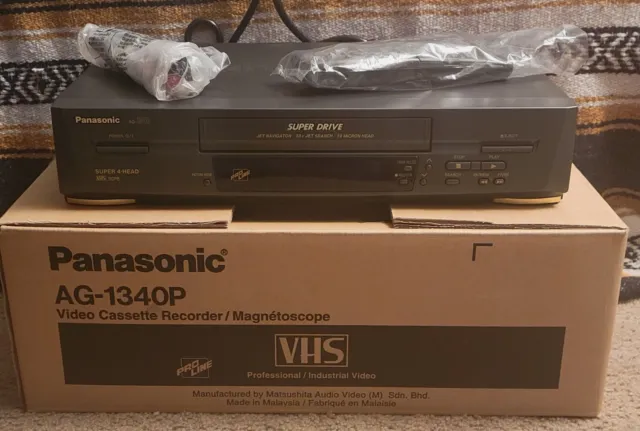 NUEVO PANASONIC AG-1340 Super Drive VCR VHS Reproductor Línea Pro con  Control Remoto EUR 135,12 - PicClick ES