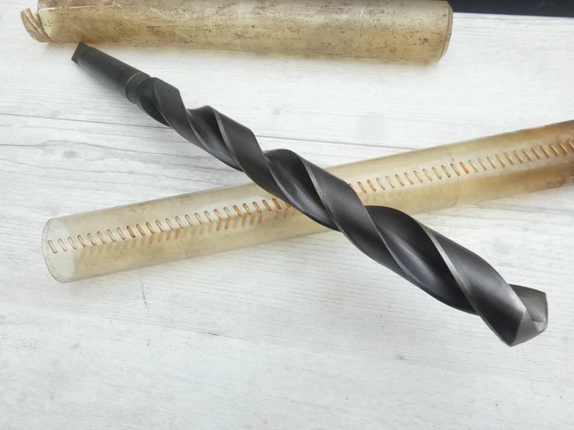 1 forêt à métaux série longue diamètre 27mm cone morse 3 HSS  (15)