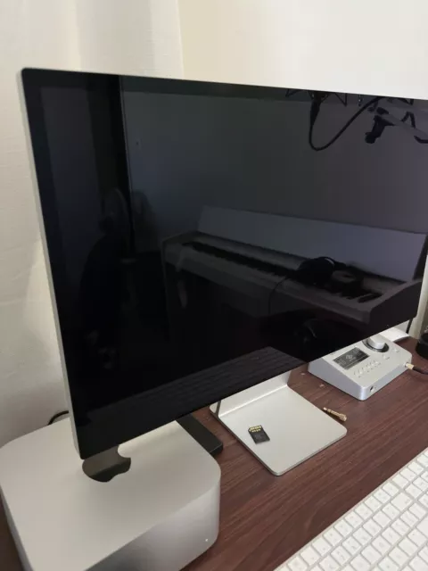 Apple Studio Display Open Box 27" Standard Glass (Tilt-Adjustable Stand)