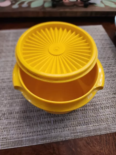 https://www.picclickimg.com/0D4AAOSw--Fk56B1/Vintage-Tupperware-Servalier-Bowl-886-20-Harvest-Yellow-w-Lid.webp