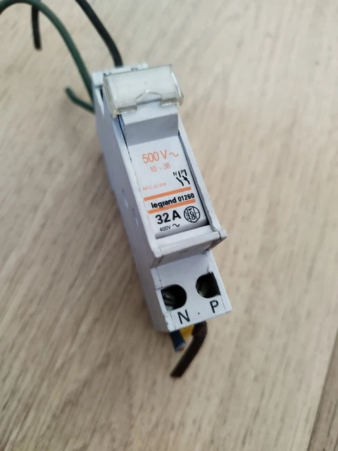 Porte-fusible LEGRAND Référence 01260 - 32A 500V ~ - Fusible 10x 38 32 Ampères