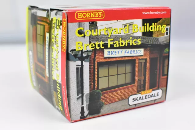 !Bnib! Hornby Skaledale Resin Model Oo Gauge R8693 Courtyard Building Brett Fabr