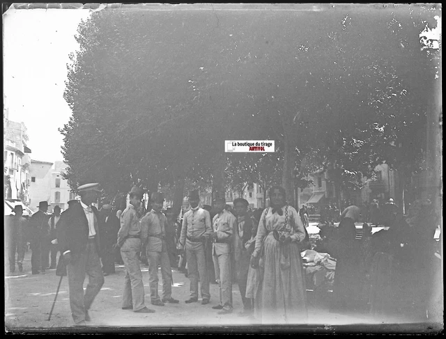 Soldat, Camp militaire Meucon, Plaque verre photo, négatif noir & blanc Soldat, Camp militaire Meucon, Plaque verre photo, négatif noir & blanc