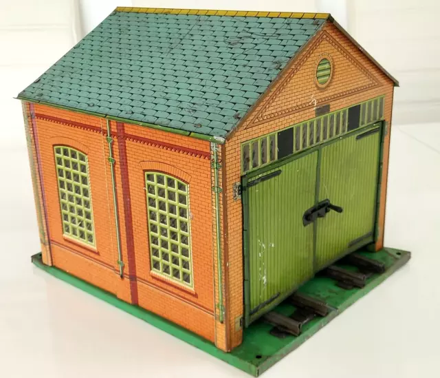 O Gauge HORNBY SERIES No. 1A Engine Shed / Clockwork Track - Green Base  c1934