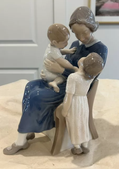 Vintage Bing & Grondahl B&G Copenhagen Porcelain "Happy Family" Mother #2262