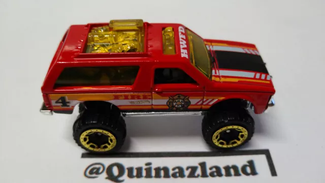 Hot Wheels Chevy Blazer 4X4 2016-213      (A20)