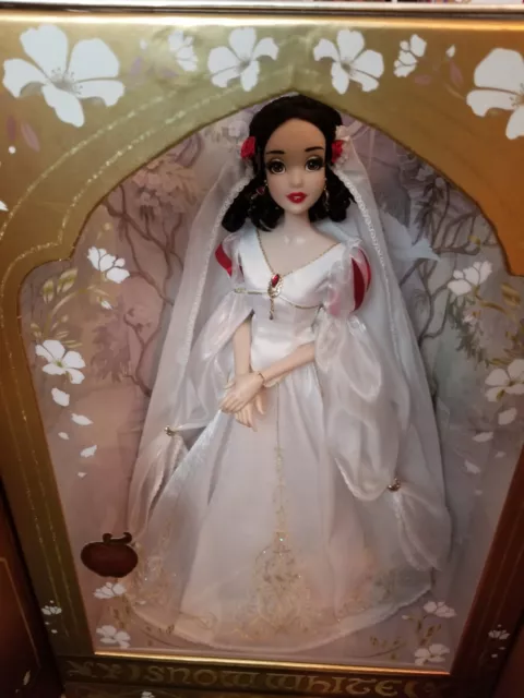 Disney Snow White and the Seven Dwarfs 85 Anniversary Limited Edition 17" doll