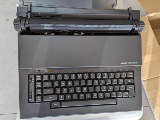 Olivetti PRAXIS 20 Typewriter