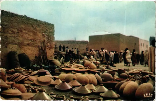 CPM AK MAROC - Folklore-Un Souk aux poteries (329251)