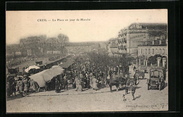 CPA Creil, La Place un jour du marché