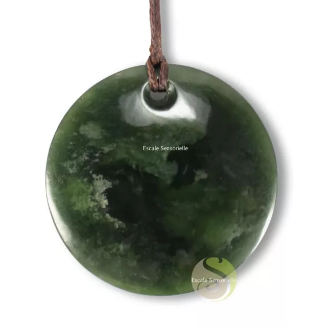 Pounamu jade vert pendentif Maori disque Maori art Nouvelle-Zélande fait main