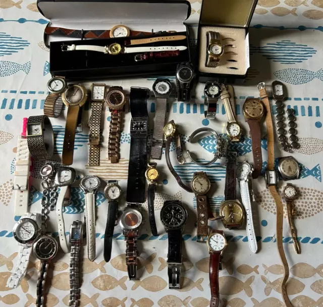 Lot De 34 Montres Diverses-Lip Chronometre Vintage Etc.....