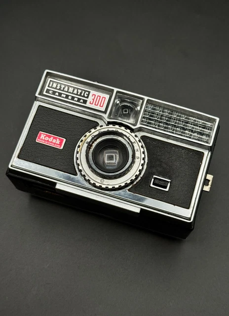Appareil Photo Vintage Kodak Instamatic 300 - Fabriqué Aux USA, état Collection