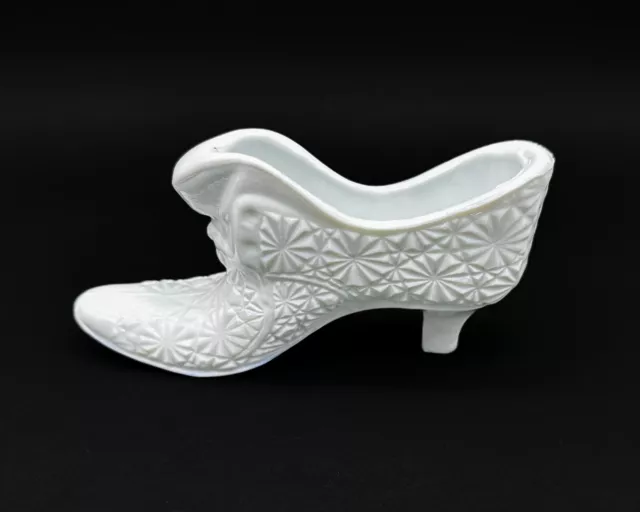VINTAGE MILK GLASS White Cat Head Daisy Button Slipper Shoe