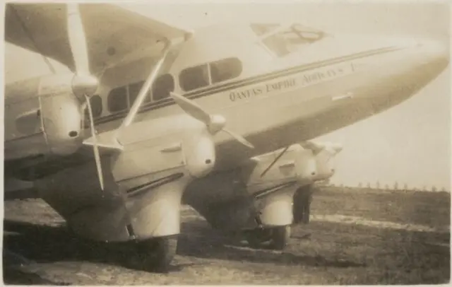 De Havilland DH 86 belonging to Qantas Empire Airways AVIATION OLD PHOTO
