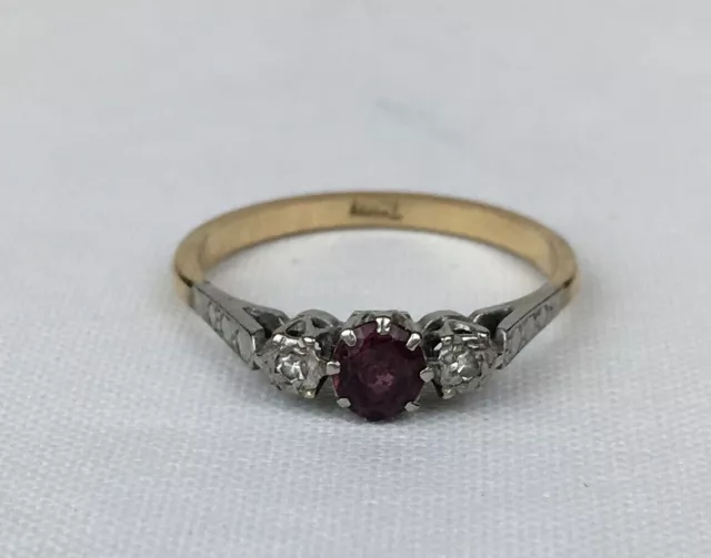 Vintage 18ct Yellow Gold 3 Stone Diamond & Ruby Ring Size P - P 1/2 2.7g