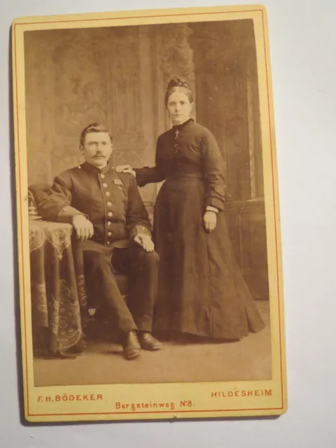 Hildesheim - Frau mit Soldat ? in Uniform - Orden - Portrait / CDV