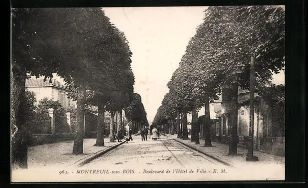 CPA Montreuil-sous-Bois, Boulevard de l´Hotel-de-Ville