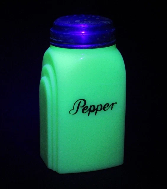 VINTAGE PEPPER SHAKER McKee Roman Arch Art Deco Milk Glass Uranium