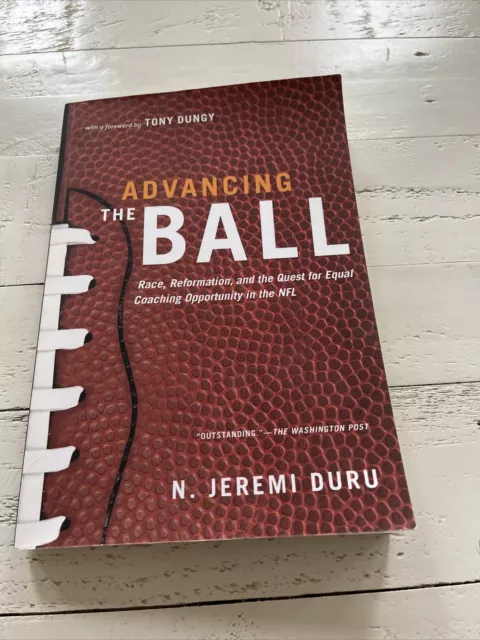 Advancing the Ball: Race, Reformation, and the Quest for Equal Coaching FIRMADO