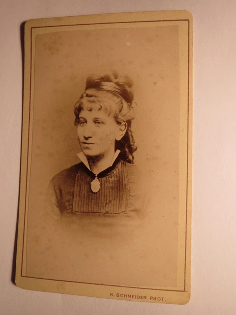 Wien - Mädchen - junge Frau mit Zopf - Portrait / CDV
