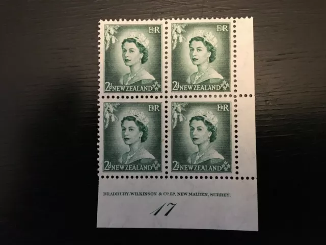 NZ 1954 QEII 2d Myrtle Green  Plate Block 17 muh (NZPB121#)