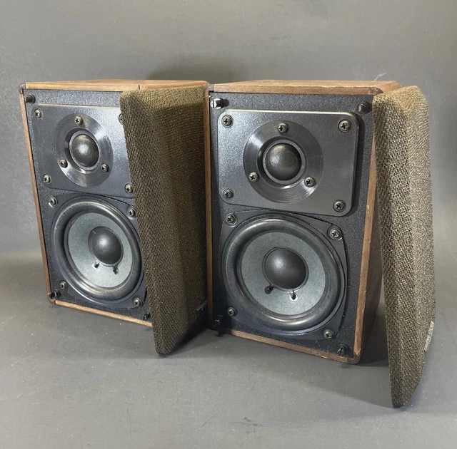 VINTAGE REALISTIC MINIMUS7W Walnut Veneer Bookshelf Speakers 402039B
