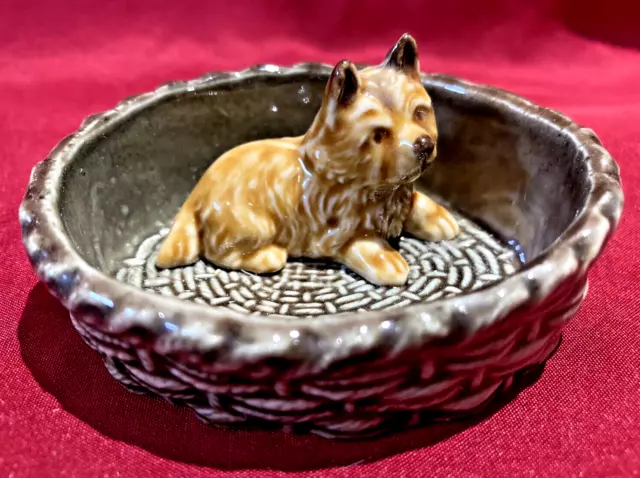 WADE WHIMSIE Cairn Terrier Puppy Dog In Basket Pin Dish Figurine  Mint Cond