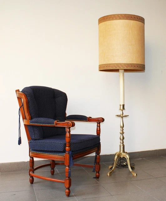 Lampada piantana mid century restaurata in ottone con grande paralume vintage