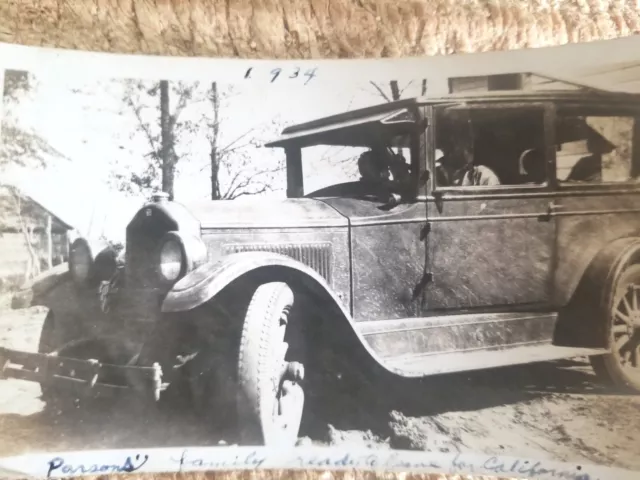 MINNESOTA FAMILY READY FOR TRIP FOR CALIFORNIA,1934.VTG 4.3" x 2.7" PHOTO/3 2